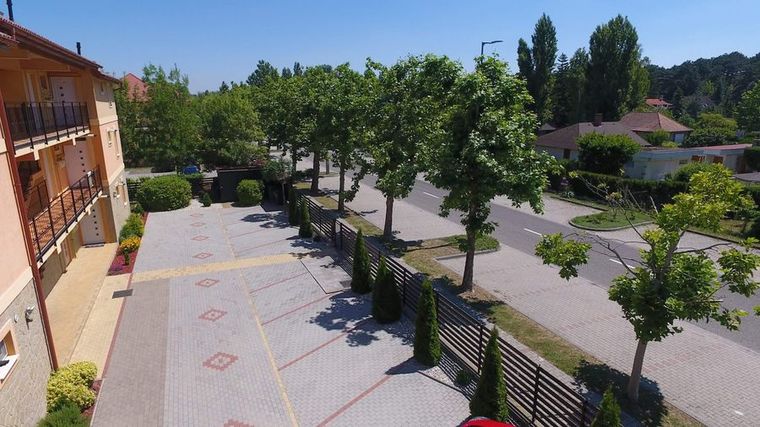 Apartmanok kívülről 1