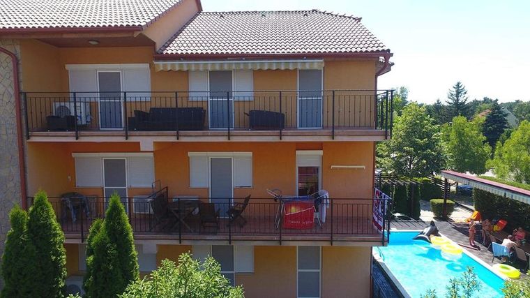 Apartmanok kívülről 5