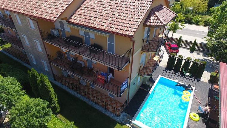 Apartmanok kívülről 12