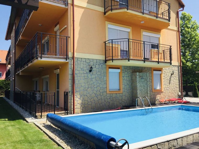 Apartmanok kívülről 13